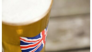 beer in glass with british flag1039160